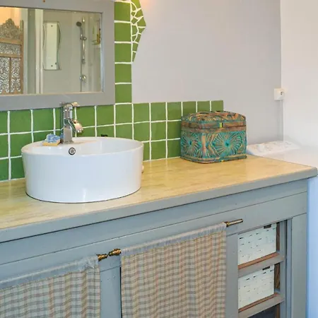 2 Bedroom Awesome In Leon Sur Vezere * Saint-Leon-sur-Vezere