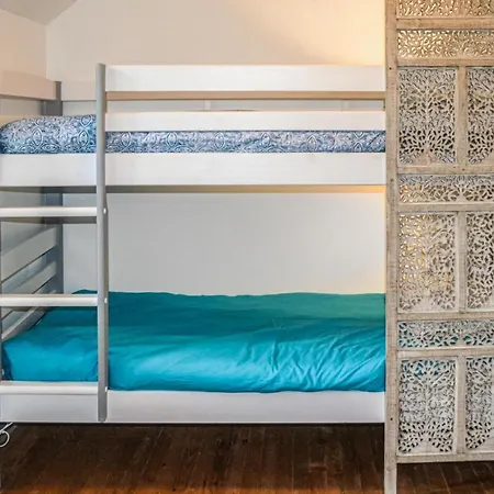 2 Bedroom Awesome In Leon Sur Vezere *