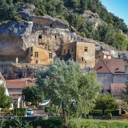 2 Bedroom Awesome In Leon Sur Vezere Ferienhaus