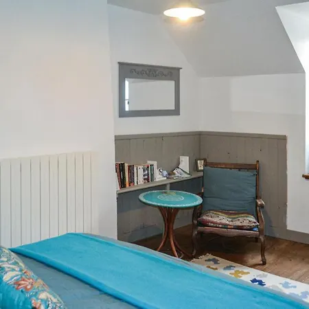 2 Bedroom Awesome In Leon Sur Vezere Prázdninový dům *