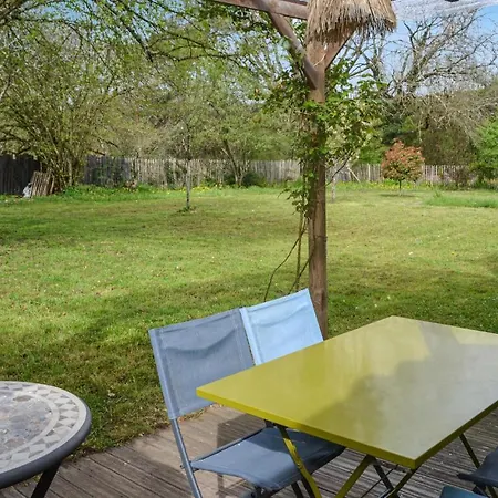 Σπίτι διακοπών 2 Bedroom Awesome In Leon Sur Vezere Saint-Leon-sur-Vezere