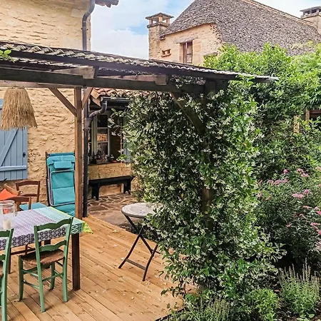 2 Bedroom Awesome In Leon Sur Vezere *