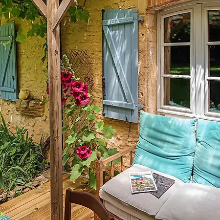 2 Bedroom Awesome In Leon Sur Vezere Saint-Leon-sur-Vezere