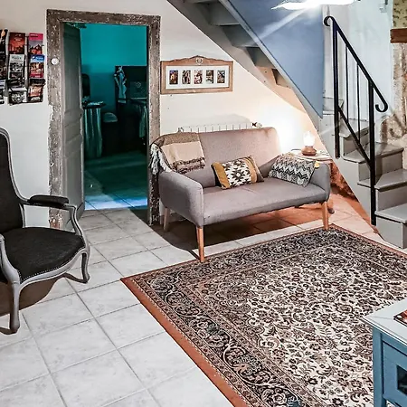 2 Bedroom Awesome In Leon Sur Vezere * Saint-Leon-sur-Vezere